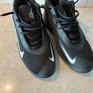 Nike Men's Black and White Athletic Shoes